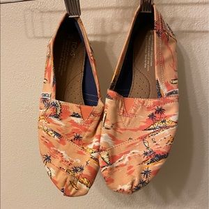 Women’s floral Toms